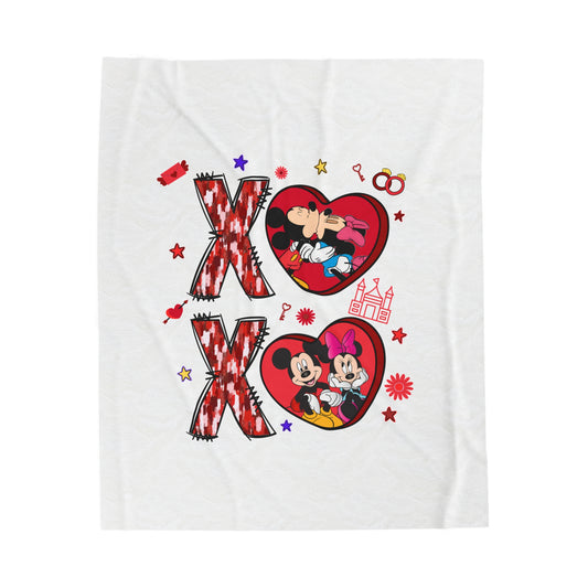 Mickey and Minnie Love Plush Blanket - Cozy Velveteen Gift for Couples